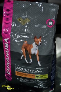 Alimentation : croquettes Eukanuba Adult moyennes races, poulet pour chien (test, avis prix)